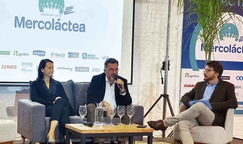 La ministra interina de Relaciones Exteriores, Valeria Csukasi; el ministro interino de Ganadería, Agricultura y Pesca, Matías Carámbula; y el director nacional de Industria, Adrián Míguez en Mercoláctea Uruguay