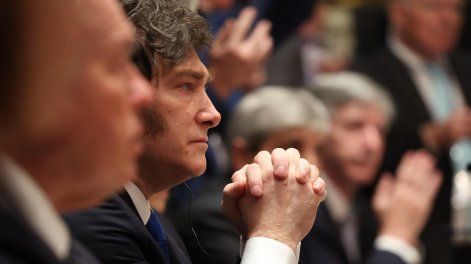 El presidente argentino Javier Milei asiste a un almuerzo bilateral ofrecido por el presidente estadounidense Trump en la Casa Blanca, en Washington, el 14 de octubre de 2025.