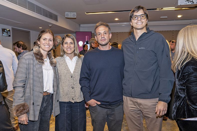 Patricia Sureda, Cruz Olaso y Juan Martín Gortari con Agustín Soldo, de Soldo Hnos.