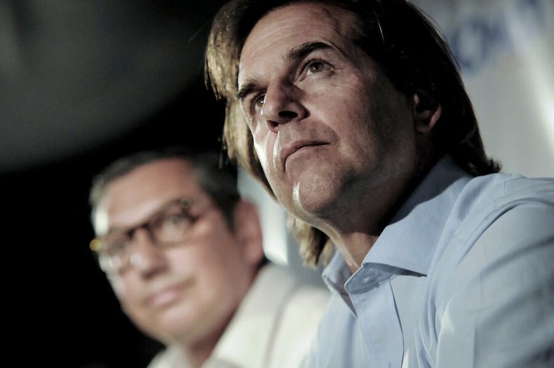 Carlos Enciso y Luis Lacalle Pou. Foto: Javier Calvelo / adhocFOTOS