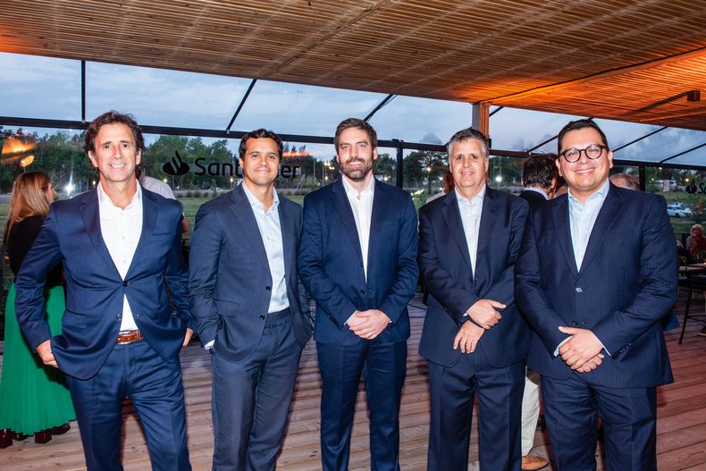 Managing director de Latam Financial Services M&G Investments Pablo Mendioroz, business development director de Jupiter Asset Management Santiago Mata, coordinador de Inversiones Banco Santander Gonzalo Nahum, senior vicepresident de Pimco Mariano Giménez Uriburu y wealth management consultant de Capital Group Luis F. Arocha.