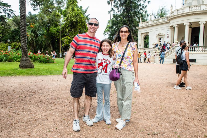 Rubén y Sofía Olivera con Virginia Pérez.