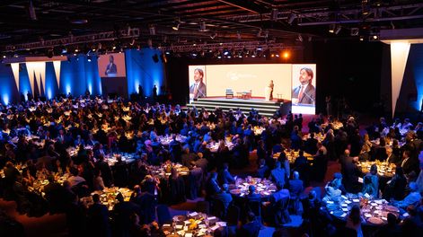 Lacalle Pou, durante su presidencia, disertando en una cena organizada por el CED