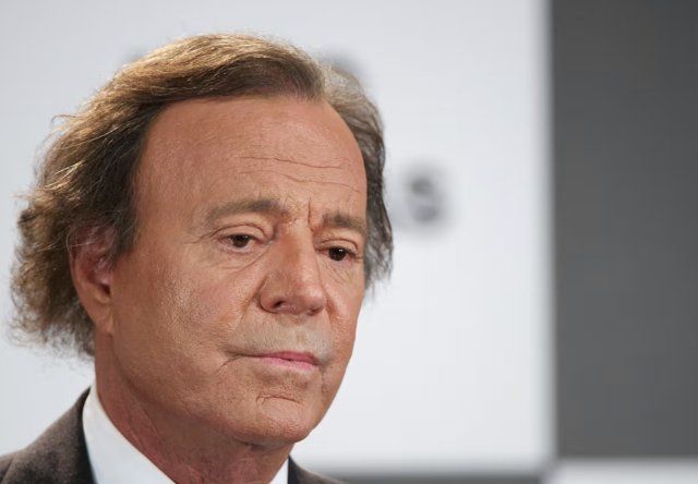 Julio Iglesias.