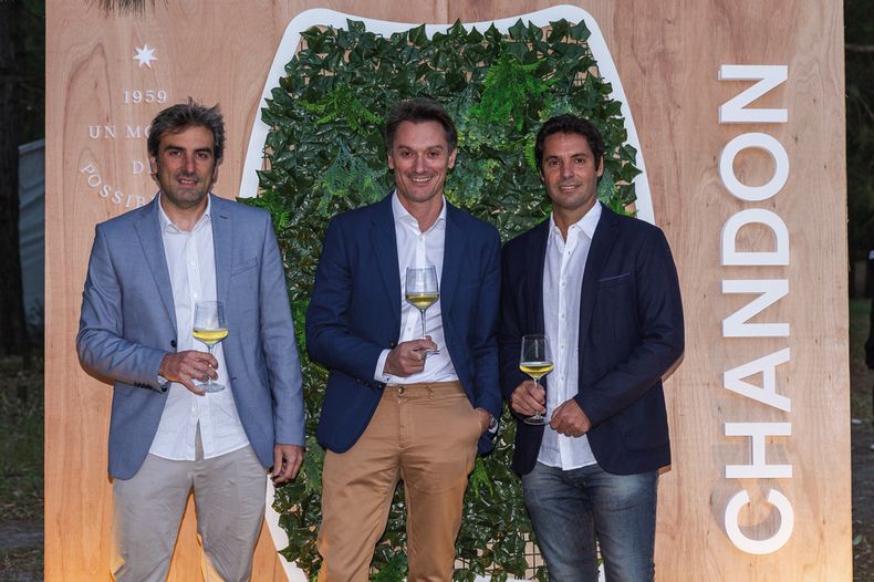 De Moët Hennessy: market manager Guido Carignano junto al director general Gustavo Perosio y el director de Ventas Pablo Landaburu