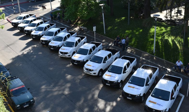 Un recambio de camionetas presentado por la Intendencia de Rivera, en 2020.