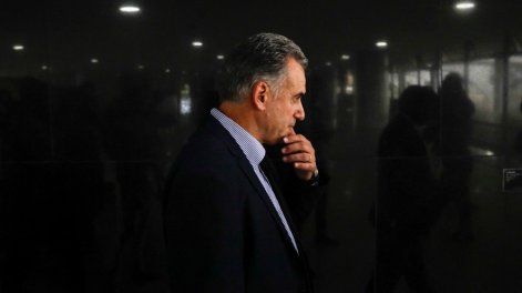 Yamandú Orsi durante un encuentro con la prensa, diciembre 2024