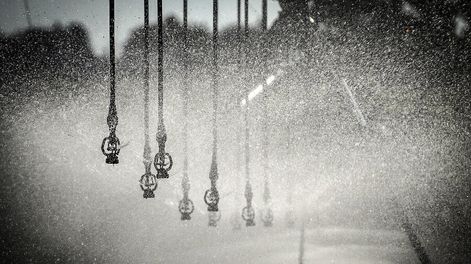 Sistema de riego. Foto: Javier Calvelo / adhocFOTOS