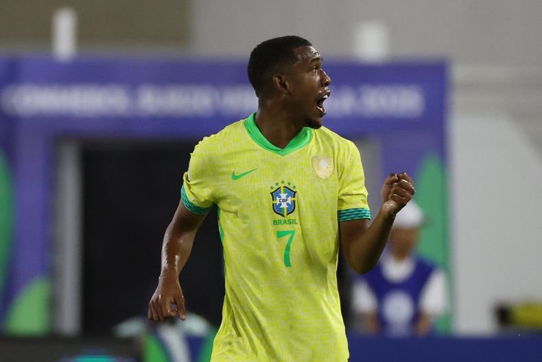 Brasil presenta a Rayan, un joven delantero de 19 años.