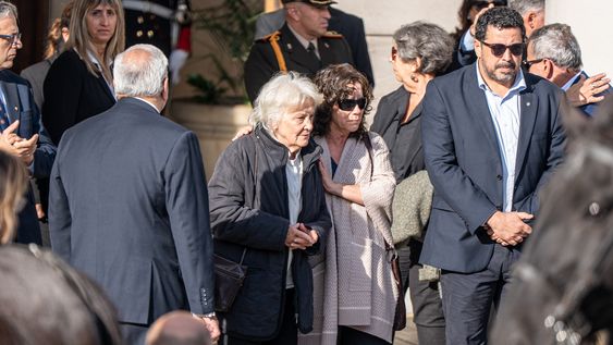 Lucía Topolansky y Alejandro Sánchez en el Parlamento, durante el cortejo fúnebre de José Mujica Lucía Topolansky y Alejandro Sánchez en el Parlamento, durante el cortejo fúnebre de José Mujica