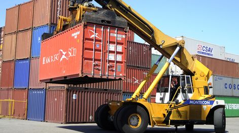 Operativa en el puerto de Montevideo con carga contenerizada
