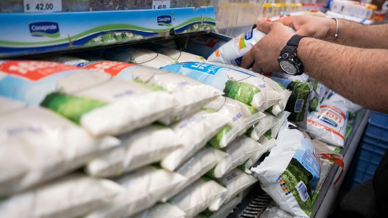 Góndola de lácteos en un supermercado del barrio Parque Rodó. Góndola de lácteos en un supermercado del barrio Parque Rodó.