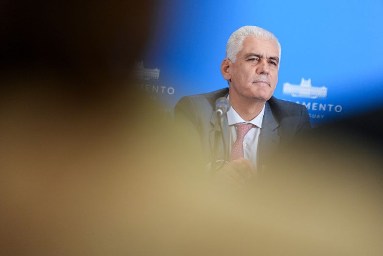 Rodrigo Goñi durante el seminario Desinformación, Inteligencia Artificial y Democracia en la antesala de la Cámara de Diputados del Palacio Legislativo, 7 de mayo de 2026.