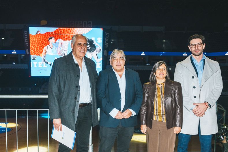 Presidente de la FUBB Héctor Assir, presidente de Antel Alejandro Paz, gerenta general de Antel Laura Saldanha y vicepresidente de Tenfield Carlos Moyano.