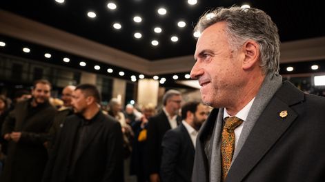 Yamandú Orsi durante el lanzamiento del “diálogo social” en el Auditorio del Sodre&nbsp;