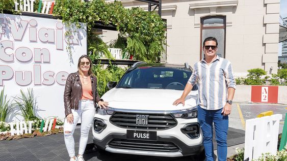 De Fiat: la gerenta de Marketing Gabriela Coletto y el gerente comercial Martín Cervini 
