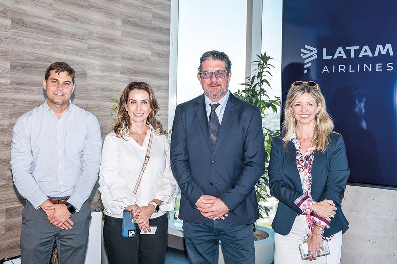 Sales account executive de Delta Airlines Nelson Zurita, general manager JBA Sales Integration Jessica Wolf, director general de Secretaría de Turismo Ignacio Curbelo y asesora del director general de Turismo María Noel Coates