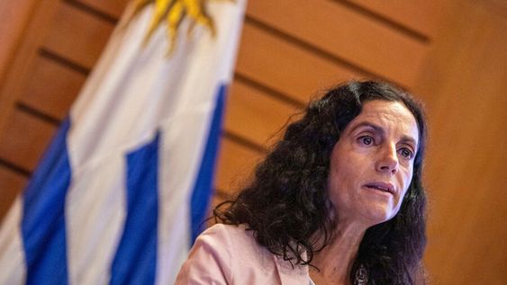 Azucena Arbeleche en conferencia de prens. Foto: Mauricio Zina / adhocFOTOS Azucena Arbeleche en conferencia de prens. Foto: Mauricio Zina / adhocFOTOS