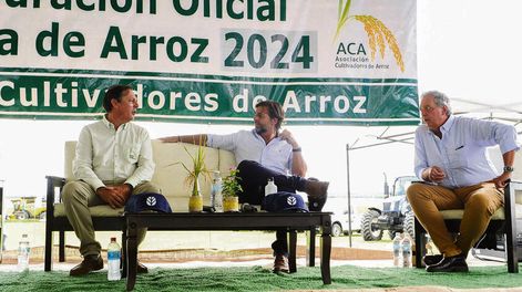 El presidente Lacalle Pou en la inauguración de la cosecha del arroz 2024, realizada en Tacuarembó. Foto: Comunicación presidencial