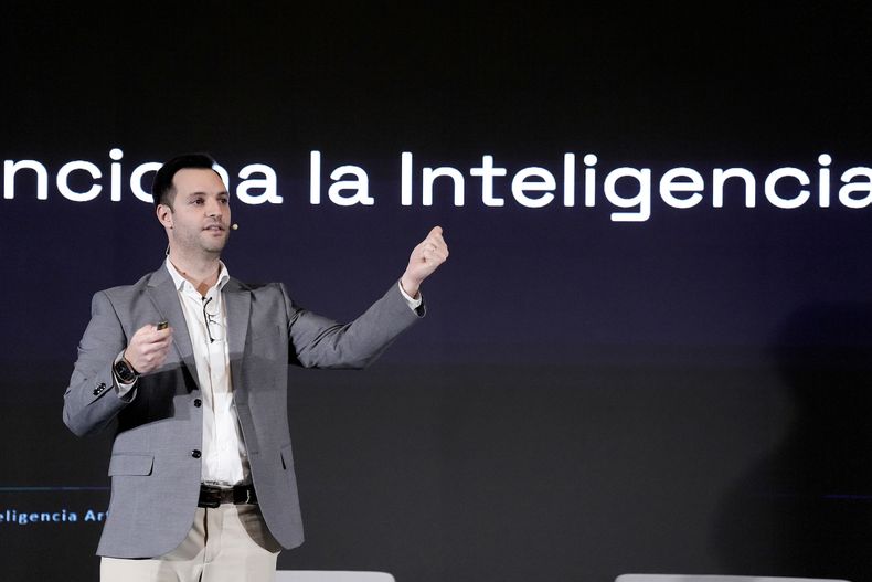 Matías Di Martino durante la presentación del Centro Nacional de Inteligencia Artificial en el Latu.