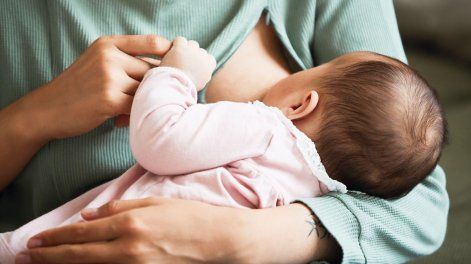 “La maternidad no es un instinto, es un aprendizaje”, según el pediatra español José María Paricio Talayero