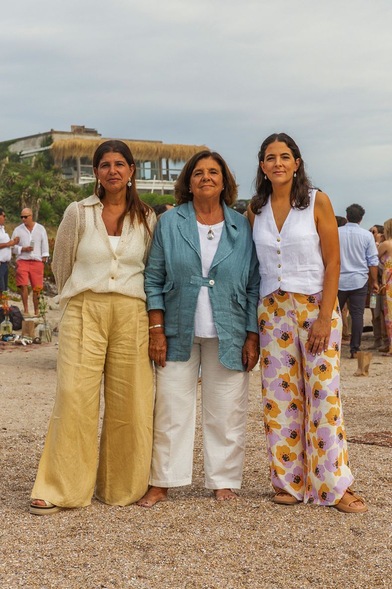 Gabriela Pérez, María Moratorio y Agustina Pérez