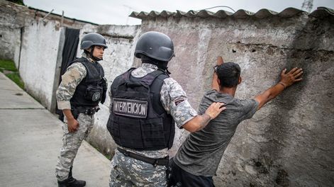 Un operativo policial en el barrio Villa Española, en 2023