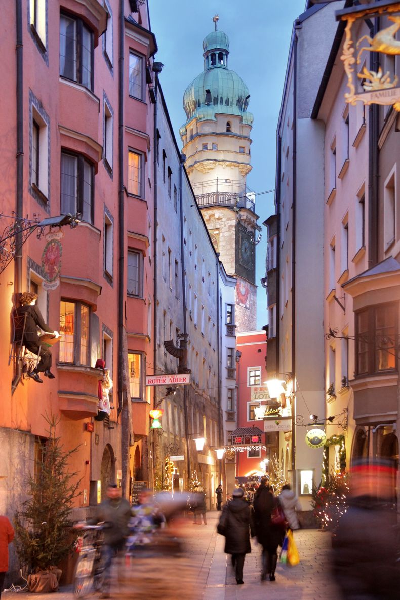 La Herzog-Friedrich-Straße, la calle más emblemática del casco histórico de Innsbruck.