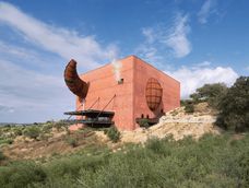 asi es el monumental museo la almazara disenado por philippe starck en malaga