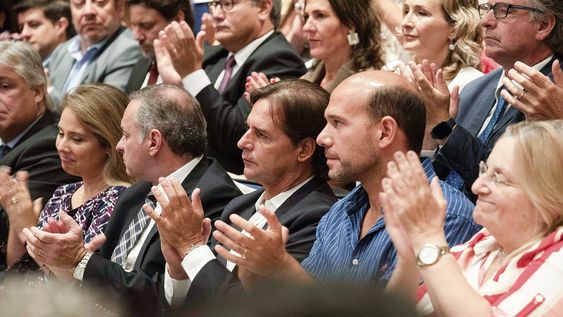 Directora nacional de Industria del MIEM Susana Pecoy, secretario de la Presidencia de la República Álvaro Delgado, presidente de la República Luis Lacalle Pou, ministro de Desarrollo Social Martín Lema y Senadora de la República Graciela Bianchi