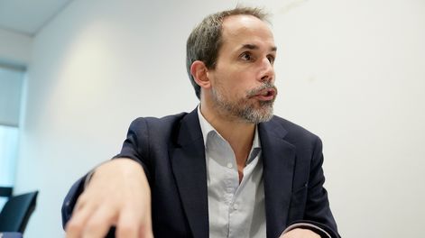 Hugo Bai en la Torre Ejecutiva de Montevideo