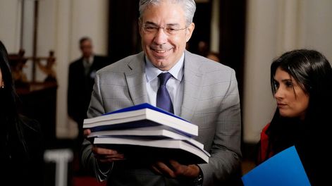 Robert Silva en la entrega de rendición de cuentas y presupuesto de ANEP al Poder Legislativo en Montevideo. Foto: Javier Calvelo, adhocFOTOS