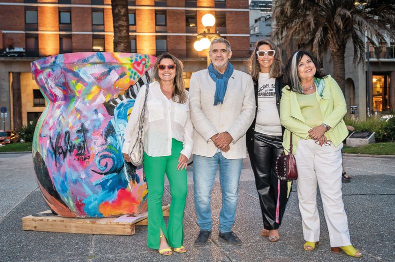 De Mate Art Gallery Ayelén Bálsamo, director de Ciudad Vieja Paseo Bruno Tripodi, de Mate Art Gallery Laren Bálsamo y directora de Cultura de la IM María Inés Obaldía