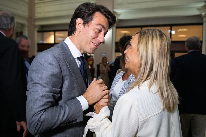 El senador Juan Sartori y la vicepresidenta Beatriz Argimón al comienzo del periodo de gobierno. Foto: Santiago Mazzarovich / adhocFOTOS