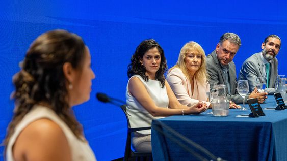 Fernanda Cardona, Eugenia Villar, Carolina Cosse, Yamandú Orsi y Rodrigo Díaz.&nbsp;