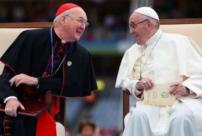 Kevin Farrell junto al papa Francisco en 2016