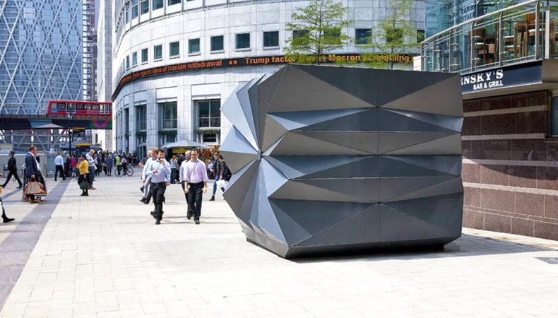 Quioscos plegables de Make architects en Canary wharf (Londres).