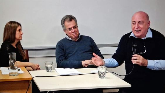 Los historiadores Magdalena Broquetas y Gerardo Caetano presentaron el libro de Gerardo Leibner en Montevideo el 24 de setiembre.&nbsp;