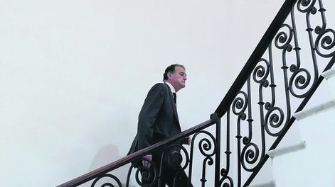 Guido Manini Ríos tras la declaración del lunes 8 en la sede de Cabildo Abierto en Montevideo. Foto: Javier Calvelo, adhocFOTOS