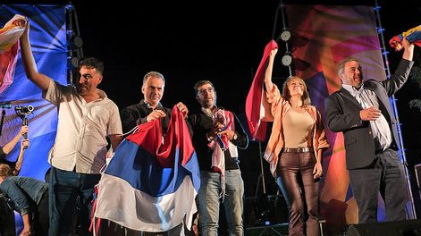 Conmemoración del 53 aniversario del Frente Amplio, en la plazuela Francisco Araucho, en Montevideo. Foto: Pablo Vignali / adhocFOTOS