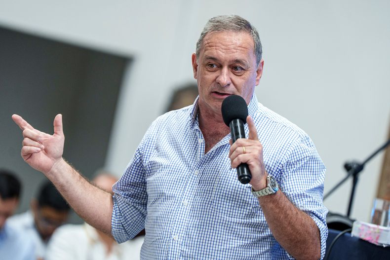 Álvaro Delgado.