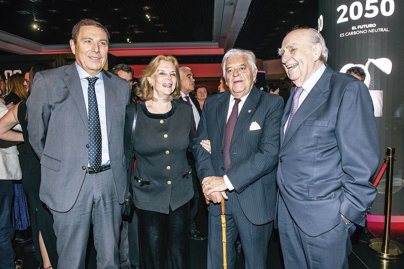 Ministro de Economía Gabriel Oddone, Julia Pou, Luis Alberto Lacalle y Julio&nbsp;María Sanguinetti.