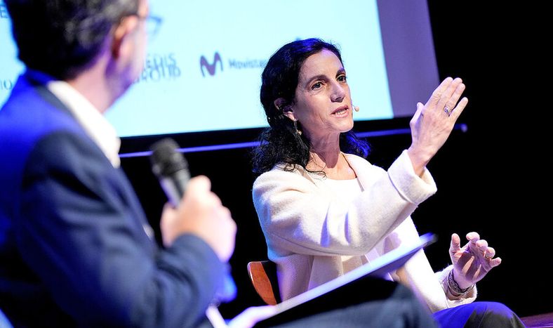 Azucena Arbeleche durante su entrevista en los Desayunos Búsqueda en Magnolio Sala. Foto: Javier Calvelo / adhocFOTOS
