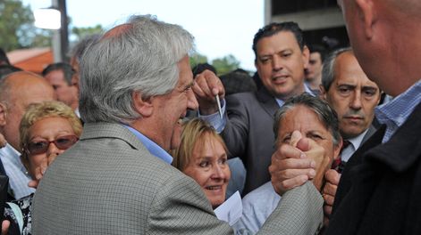 imagen de Con aprobación a la baja, Vázquez refuerza el contacto con los ciudadanos y cuestiona a oposición, jueces, prensa y encuestas