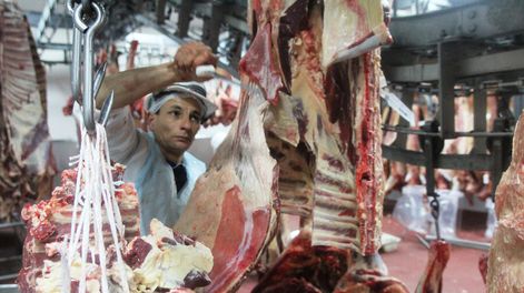 Este año el consumo de carne vacuna en el mercado uruguayo bajó 9%, en comparación con 2019, según Inac. Foto: Nicolás Der Agopián / Búsqueda