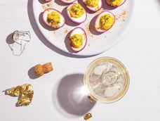 los huevos rellenos de lucia soria: el clasico de la navidad en una version mas colorida y elegante los huevos rellenos de lucia soria: el clasico de la navidad en una version mas colorida y elegante