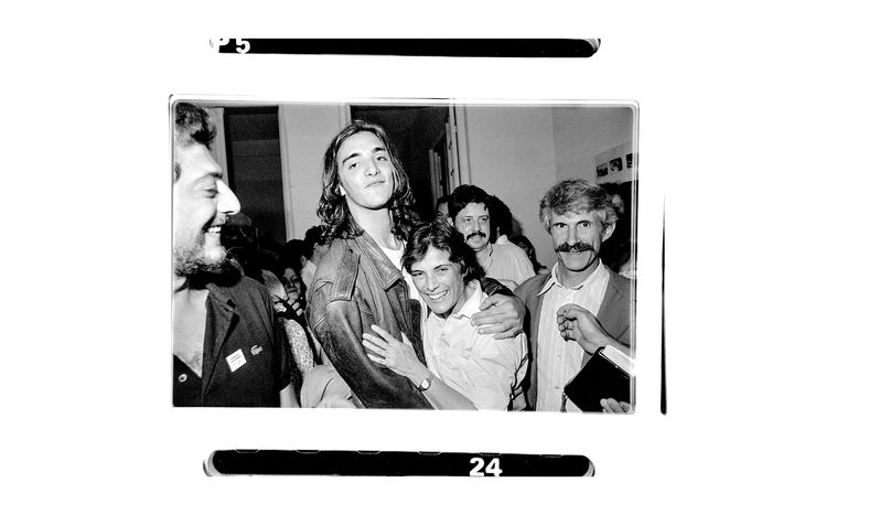 Mateo Gutiérrez y Matilde Rodríguez Larreta en CX 44, tras haber conseguido el número de firmas necesario para someter a referéndum la “ley de caducidad”