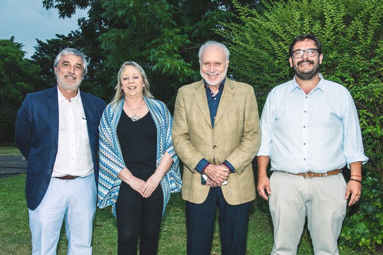 Subsecretario de Economía y Finanzas Alejandro Irastorza, presidenta de UTE Silvia Emaldi, Ricardo Pascale y subsecretario de Ganadería, Agricultura y Pesca Ignacio Buffa