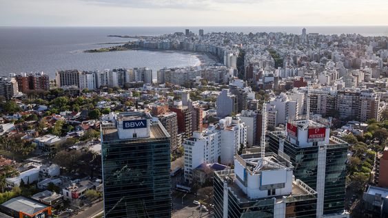 Vista aérea de Montevideo. Vista aérea de Montevideo.