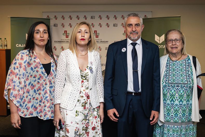 Representante de la Ascociación de Escribanos del Uruguay Claudia Rovascio, presidenta de la Asociación de Escribanos del Uruguay Jenifer Alfaro, presidente de la Caja Notarial de Seguridad Social Miguel Corradi y directora de la Asociación de Jubila
